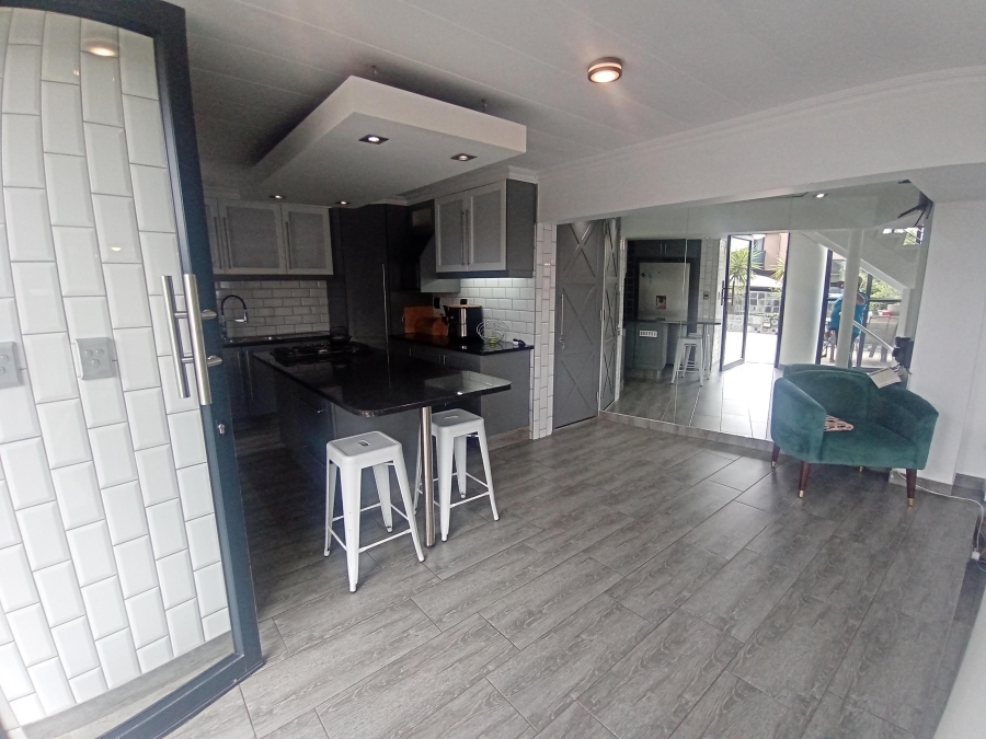 2 Bedroom Property for Sale in Bassonia Gauteng