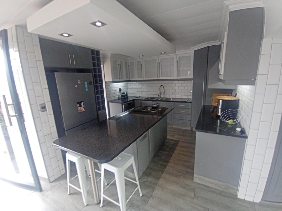 2 Bedroom Property for Sale in Bassonia Gauteng