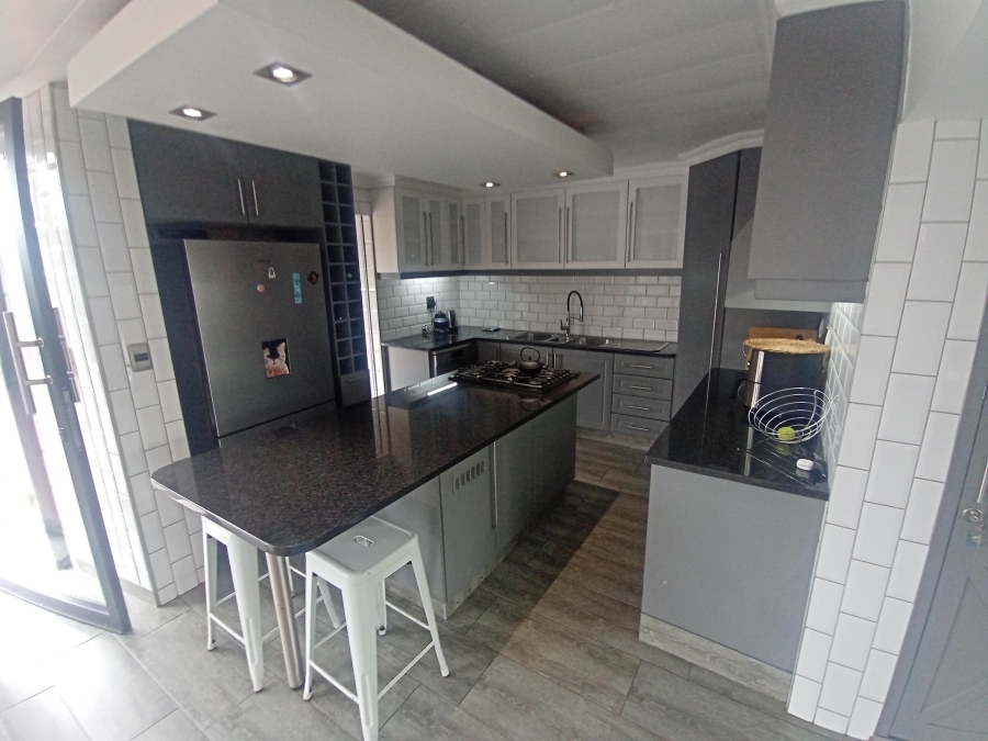 2 Bedroom Property for Sale in Bassonia Gauteng