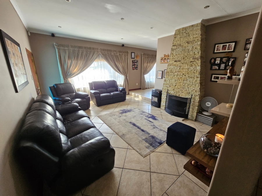 3 Bedroom Property for Sale in South Crest Gauteng