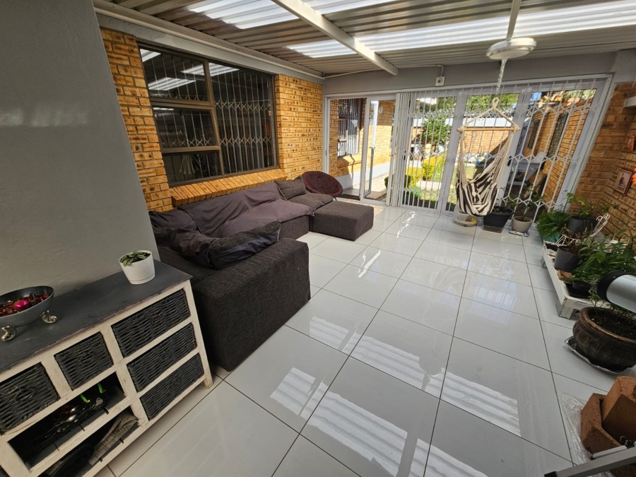 3 Bedroom Property for Sale in New Redruth Gauteng