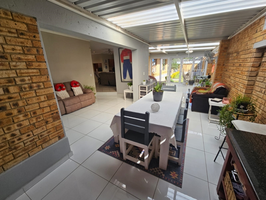3 Bedroom Property for Sale in New Redruth Gauteng