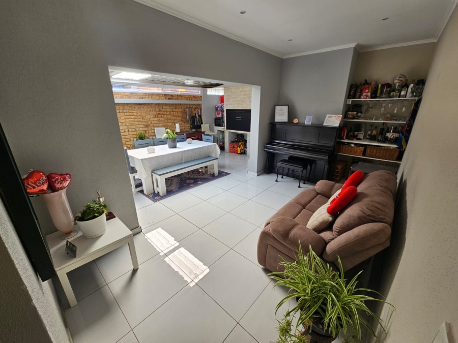 3 Bedroom Property for Sale in New Redruth Gauteng