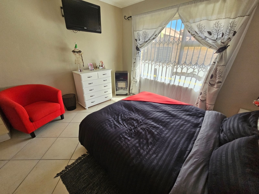 3 Bedroom Property for Sale in New Redruth Gauteng