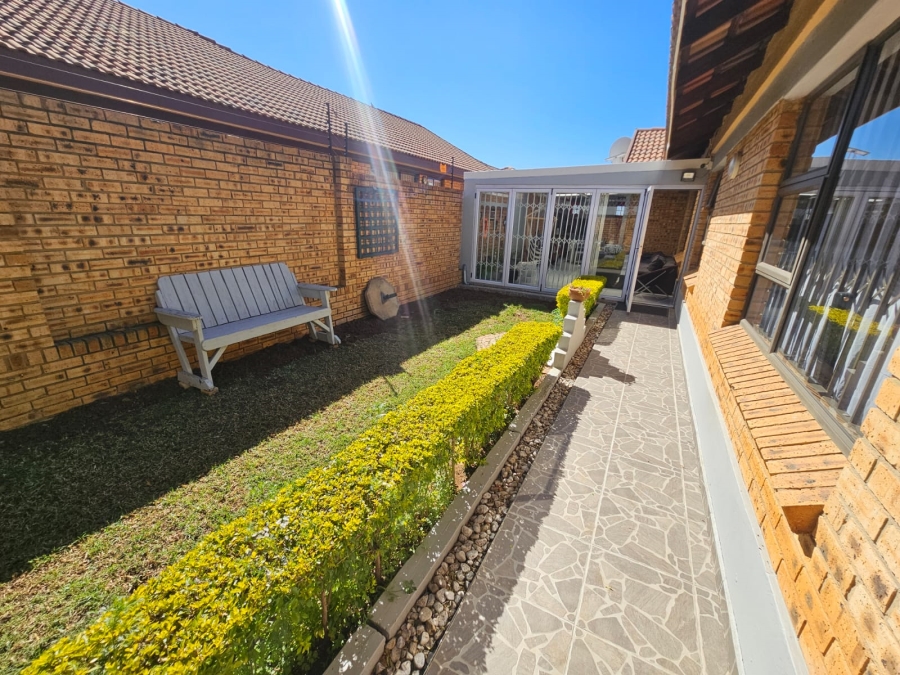 3 Bedroom Property for Sale in New Redruth Gauteng