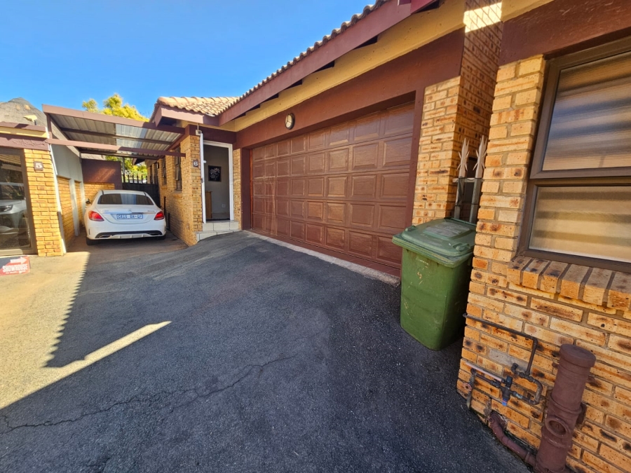 3 Bedroom Property for Sale in New Redruth Gauteng