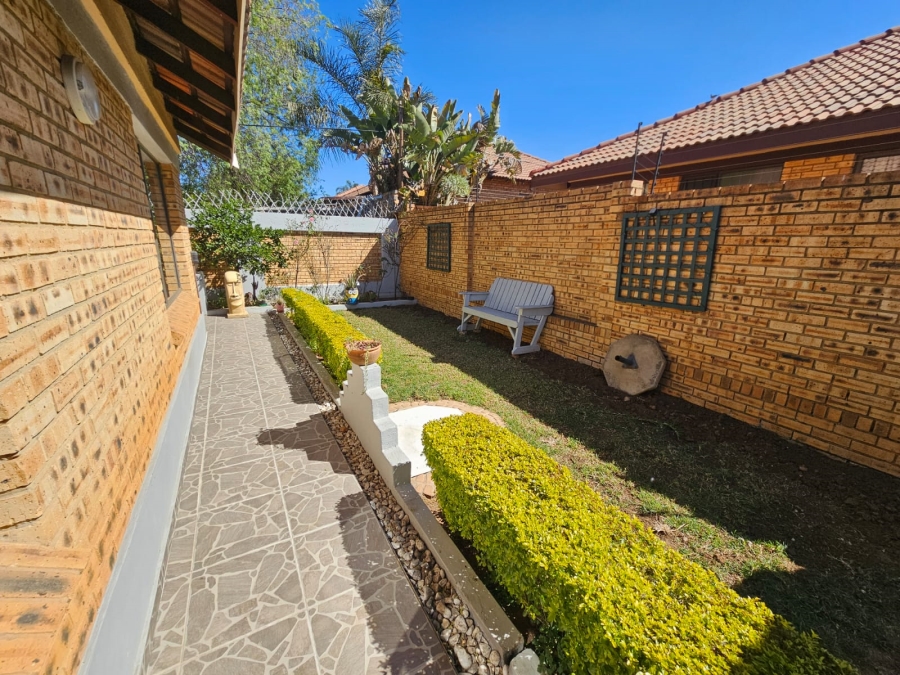 3 Bedroom Property for Sale in New Redruth Gauteng
