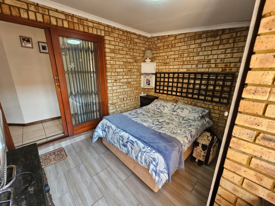 3 Bedroom Property for Sale in New Redruth Gauteng