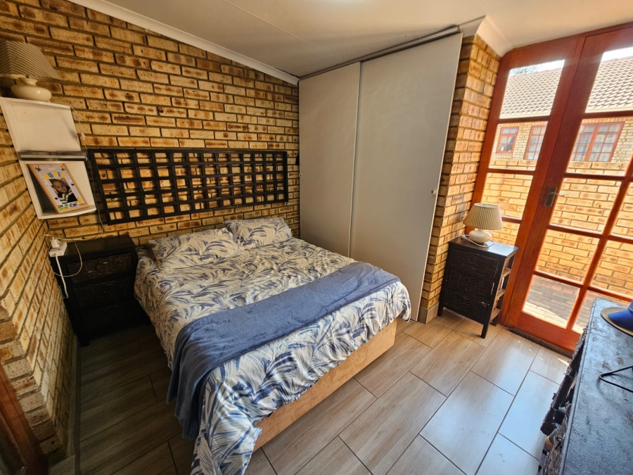 3 Bedroom Property for Sale in New Redruth Gauteng