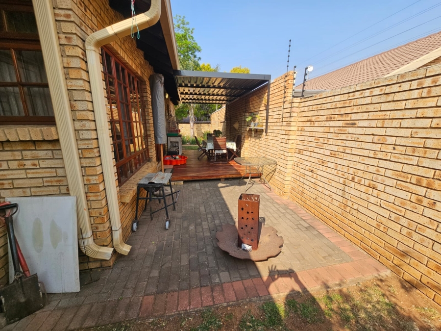 3 Bedroom Property for Sale in New Redruth Gauteng