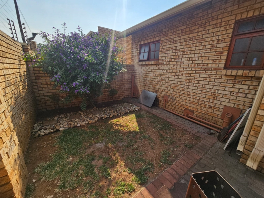 3 Bedroom Property for Sale in New Redruth Gauteng
