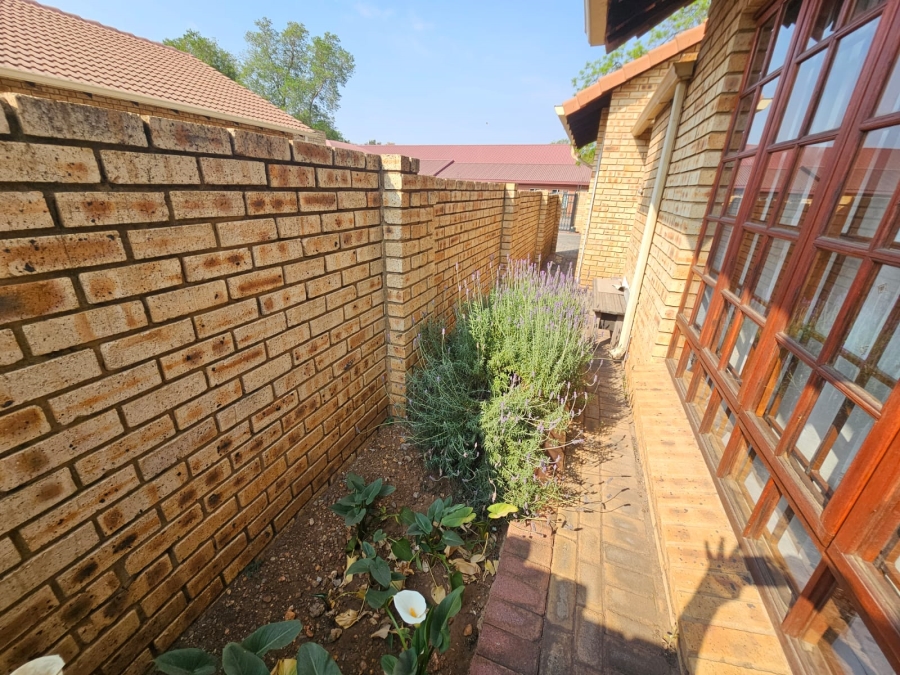 3 Bedroom Property for Sale in New Redruth Gauteng