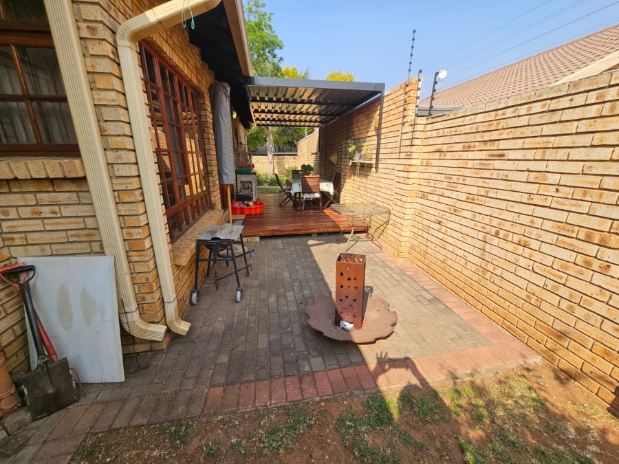 3 Bedroom Property for Sale in New Redruth Gauteng