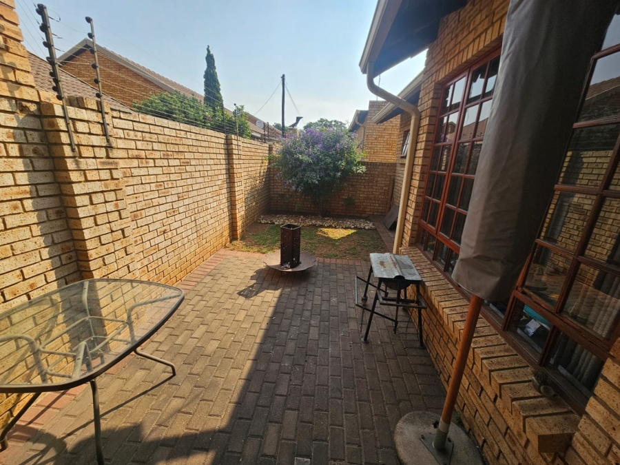 3 Bedroom Property for Sale in New Redruth Gauteng
