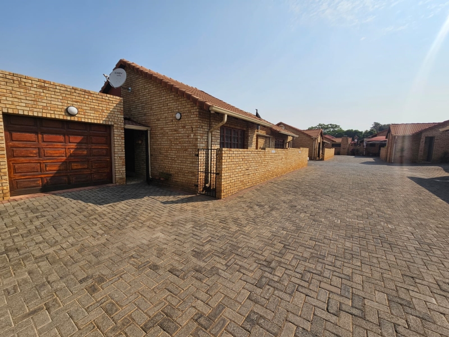 3 Bedroom Property for Sale in New Redruth Gauteng