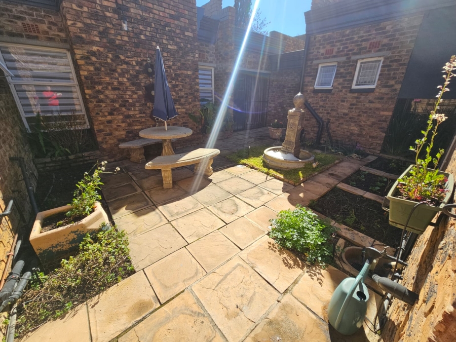 4 Bedroom Property for Sale in Brackenhurst Gauteng