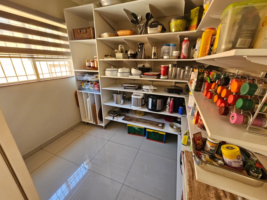 4 Bedroom Property for Sale in Brackenhurst Gauteng