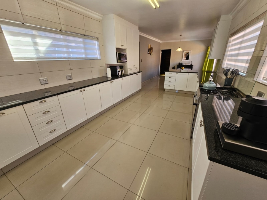 4 Bedroom Property for Sale in Brackenhurst Gauteng