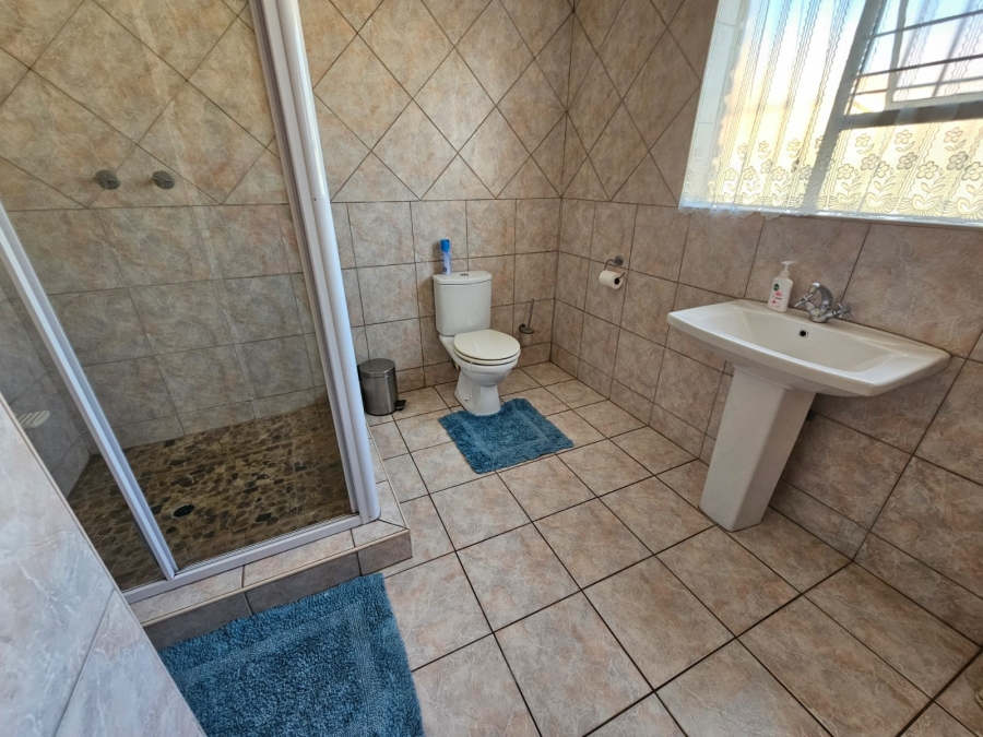 4 Bedroom Property for Sale in Brackenhurst Gauteng