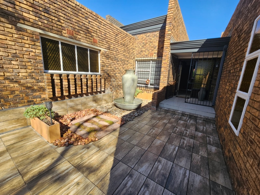 4 Bedroom Property for Sale in Brackenhurst Gauteng