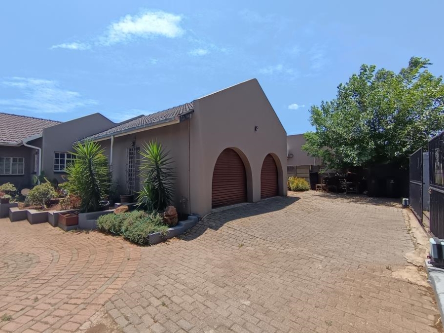 3 Bedroom Property for Sale in Brackendowns Gauteng