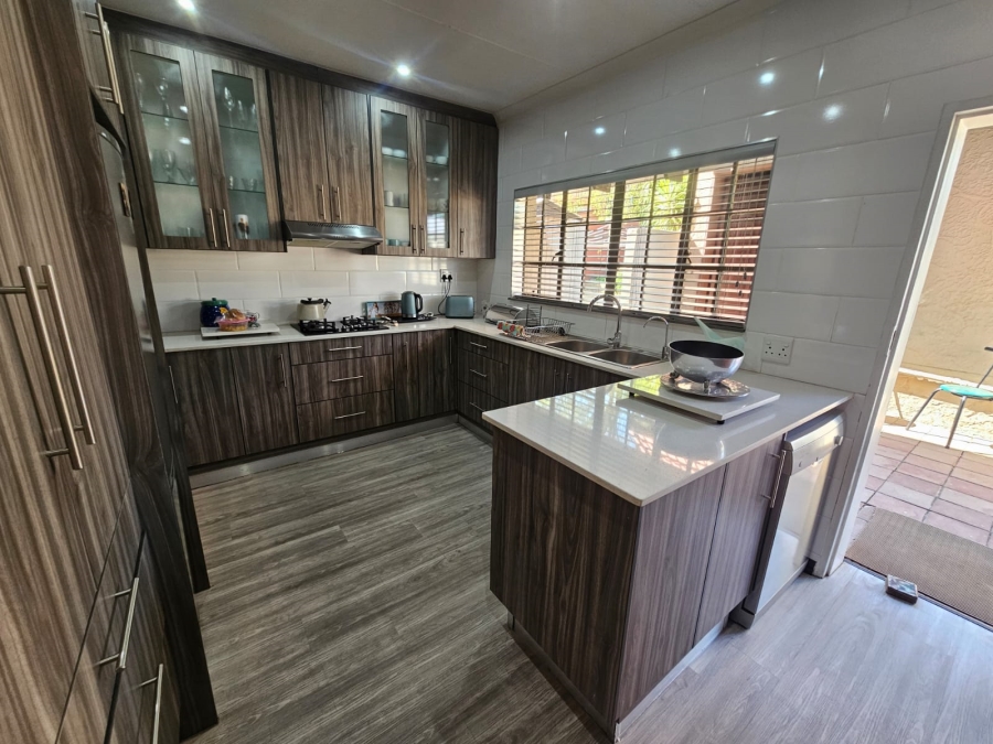 4 Bedroom Property for Sale in Brackendowns Gauteng