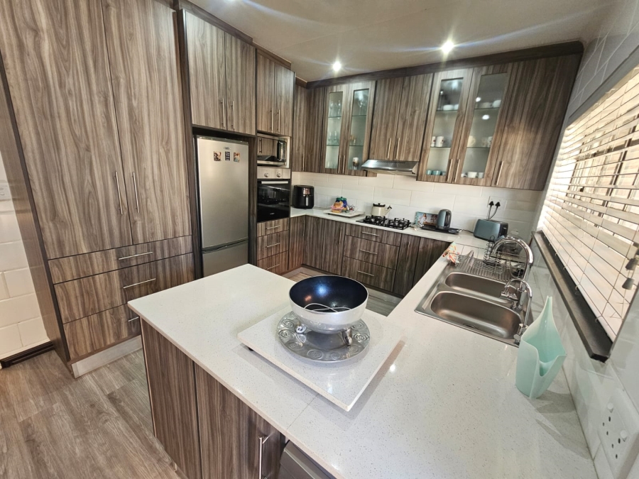 4 Bedroom Property for Sale in Brackendowns Gauteng