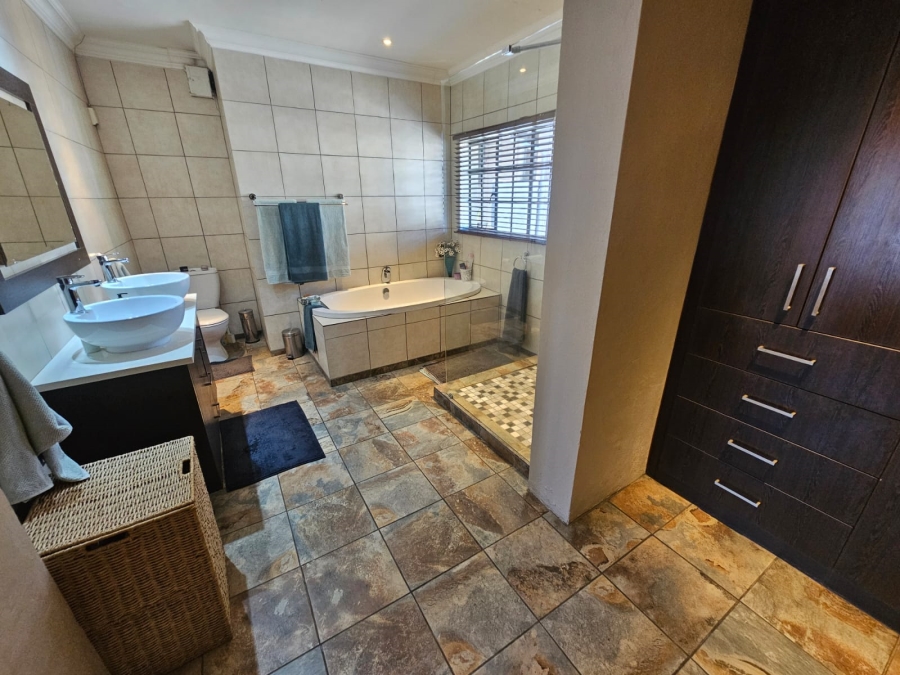 4 Bedroom Property for Sale in Brackendowns Gauteng