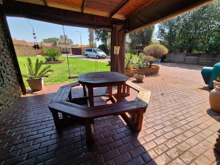 3 Bedroom Property for Sale in Brackenhurst Gauteng