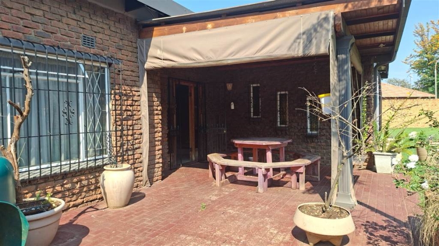 3 Bedroom Property for Sale in Brackenhurst Gauteng