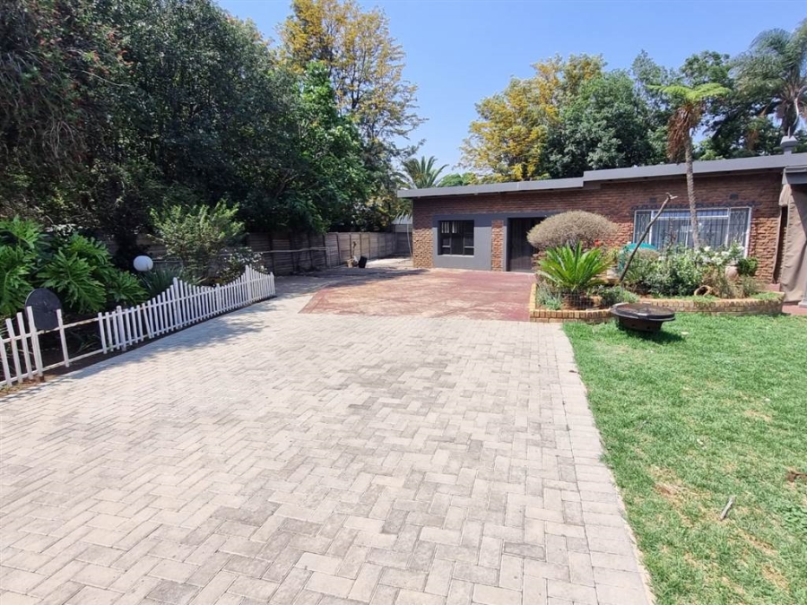 3 Bedroom Property for Sale in Brackenhurst Gauteng