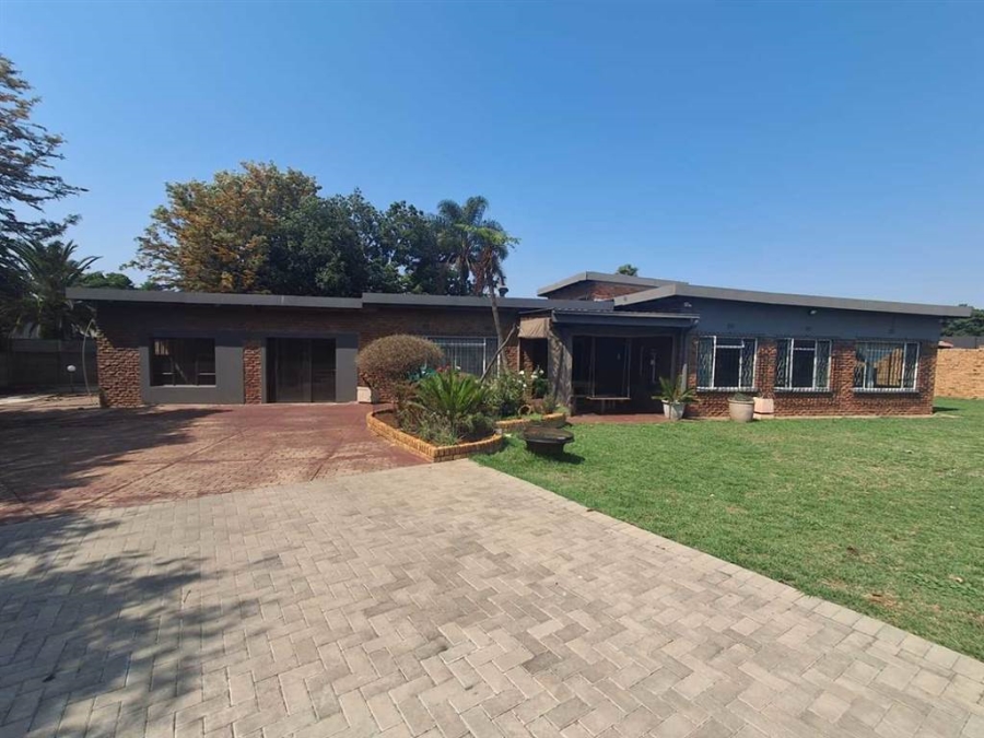 3 Bedroom Property for Sale in Brackenhurst Gauteng