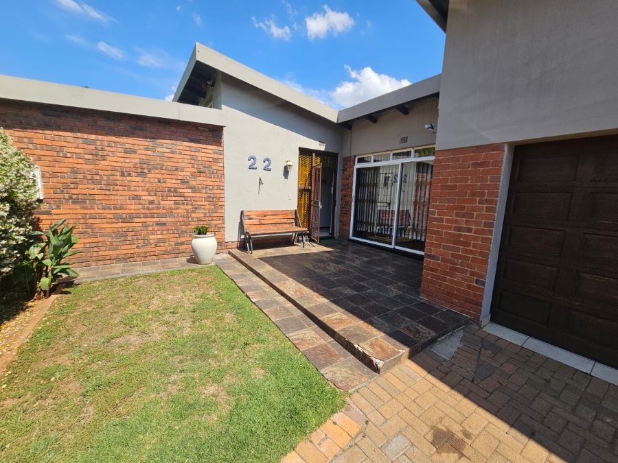 4 Bedroom Property for Sale in Verwoerdpark Gauteng