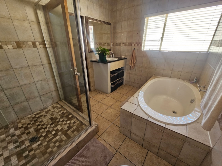 4 Bedroom Property for Sale in Verwoerdpark Gauteng