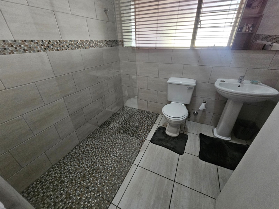 4 Bedroom Property for Sale in Verwoerdpark Gauteng