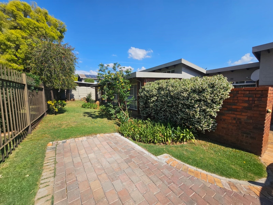 4 Bedroom Property for Sale in Verwoerdpark Gauteng