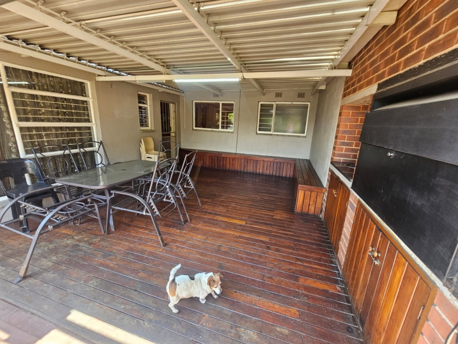 4 Bedroom Property for Sale in Verwoerdpark Gauteng