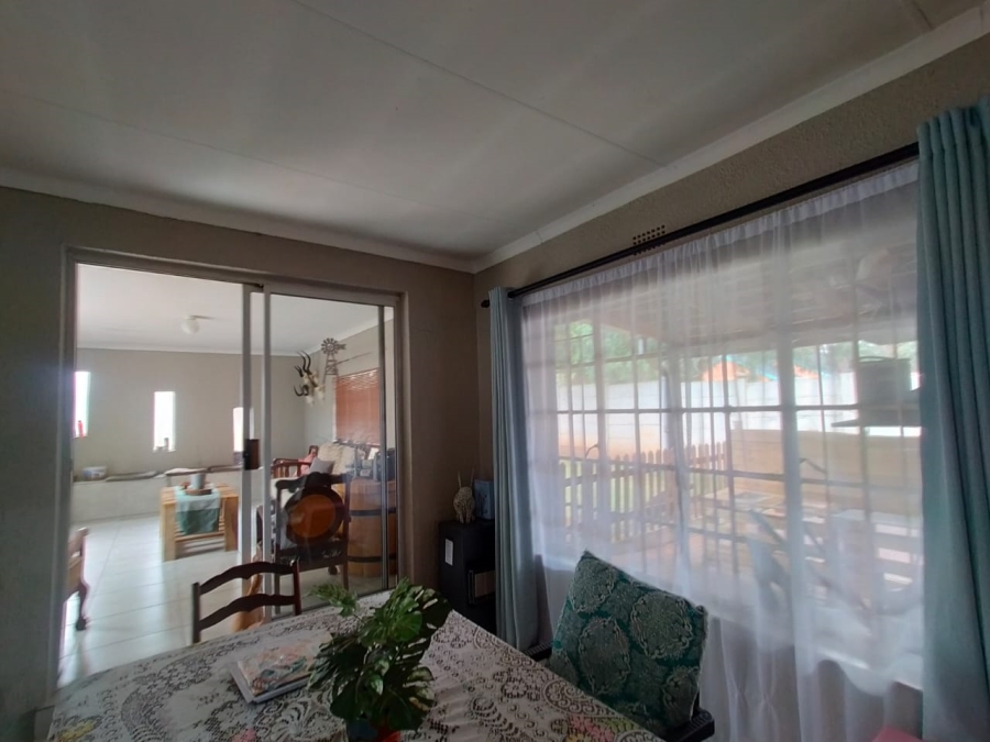 5 Bedroom Property for Sale in Greenhills Gauteng