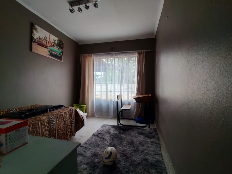 5 Bedroom Property for Sale in Greenhills Gauteng