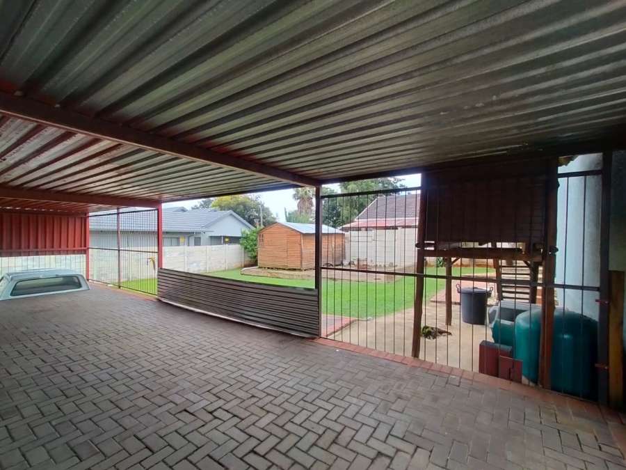 5 Bedroom Property for Sale in Greenhills Gauteng
