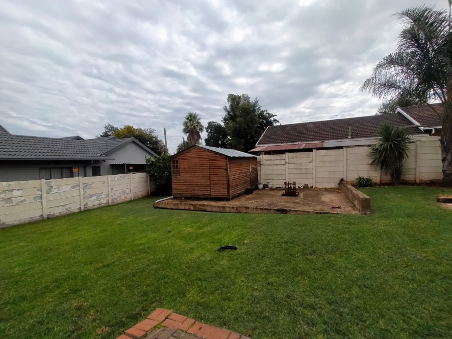 5 Bedroom Property for Sale in Greenhills Gauteng