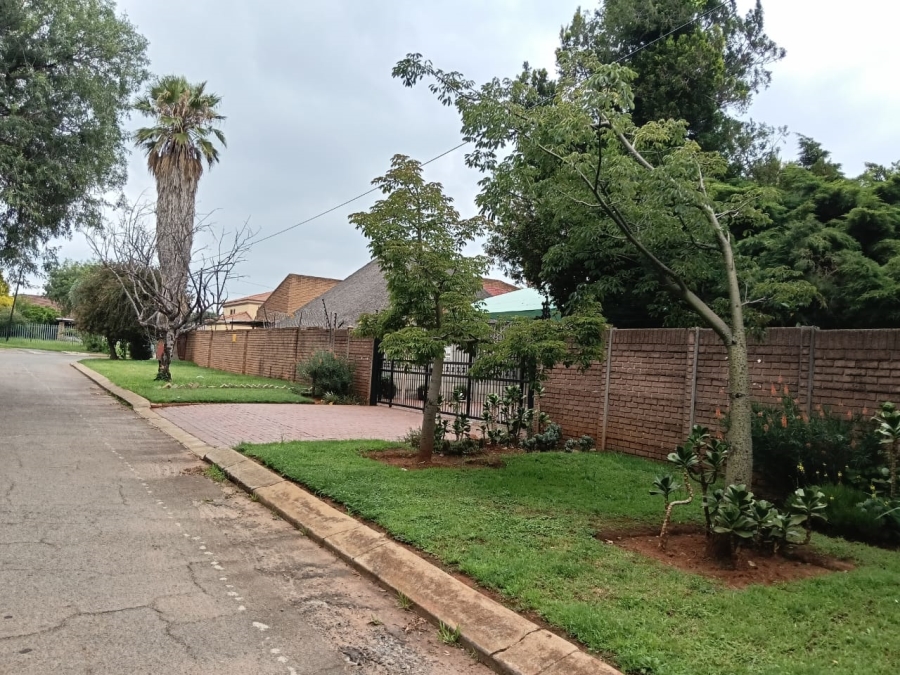 3 Bedroom Property for Sale in Westonaria Gauteng