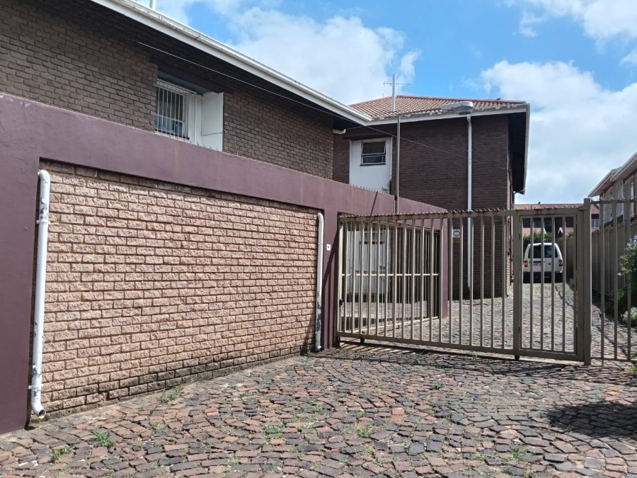 2 Bedroom Property for Sale in Greenhills Gauteng