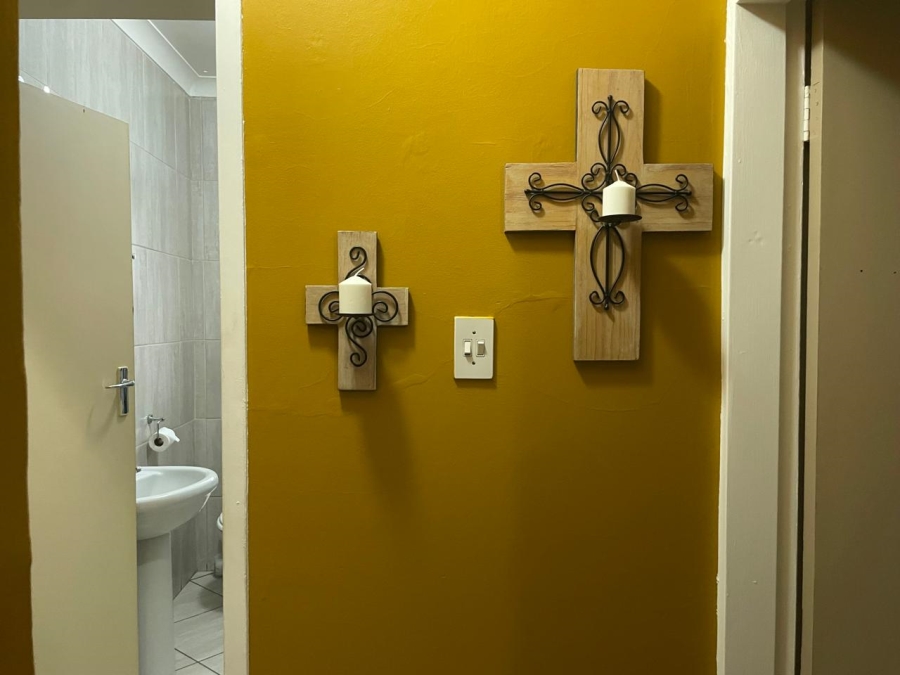 2 Bedroom Property for Sale in Greenhills Gauteng