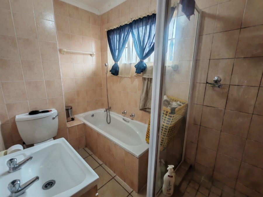 2 Bedroom Property for Sale in West Village Gauteng