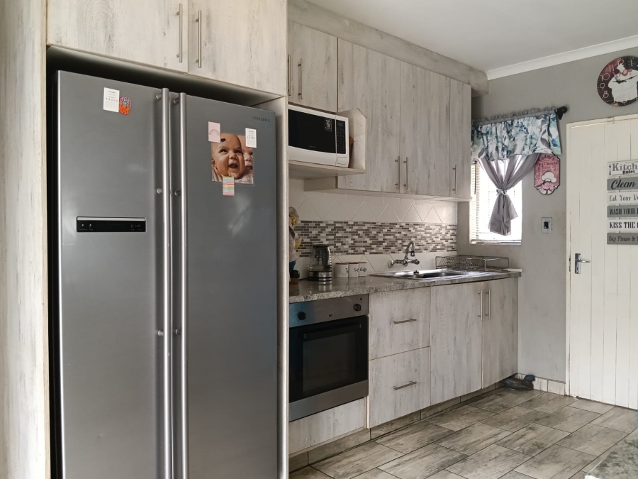 3 Bedroom Property for Sale in Helikonpark Gauteng