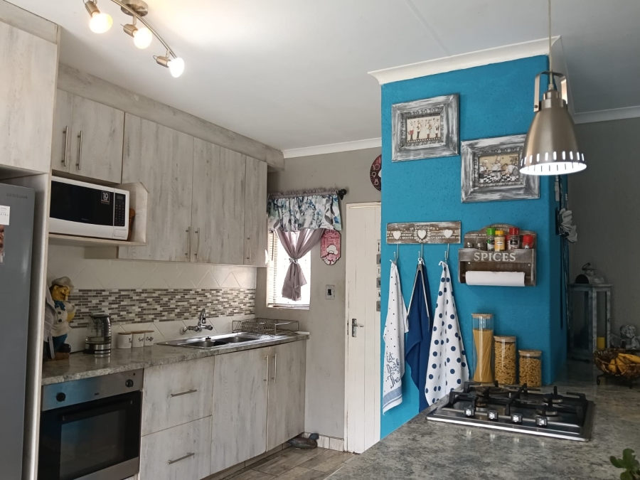 3 Bedroom Property for Sale in Helikonpark Gauteng