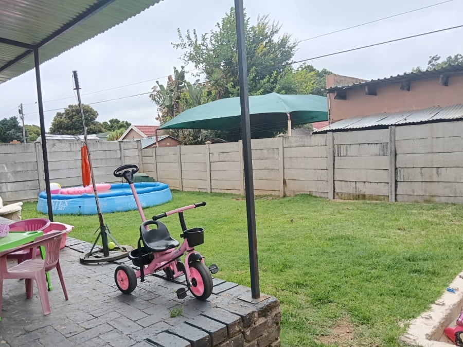 3 Bedroom Property for Sale in Helikonpark Gauteng