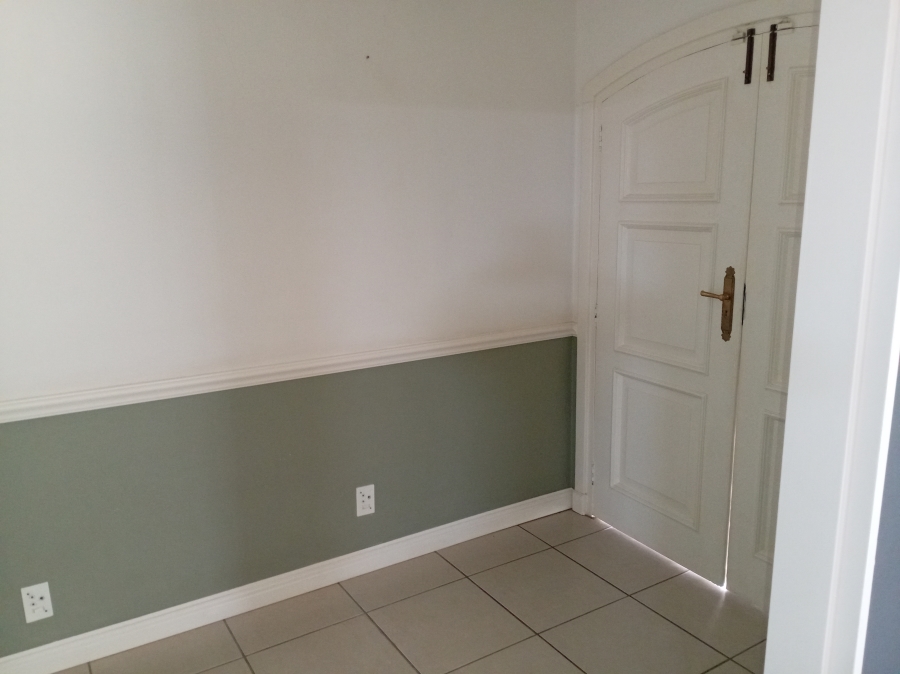 6 Bedroom Property for Sale in Darrenwood Gauteng