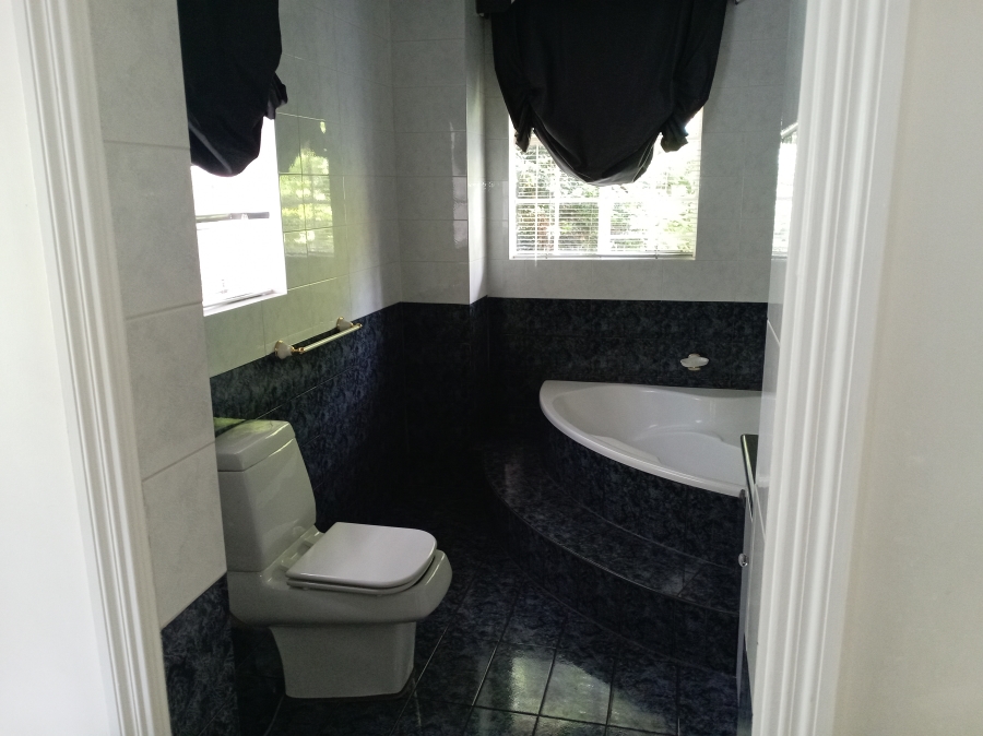 6 Bedroom Property for Sale in Darrenwood Gauteng